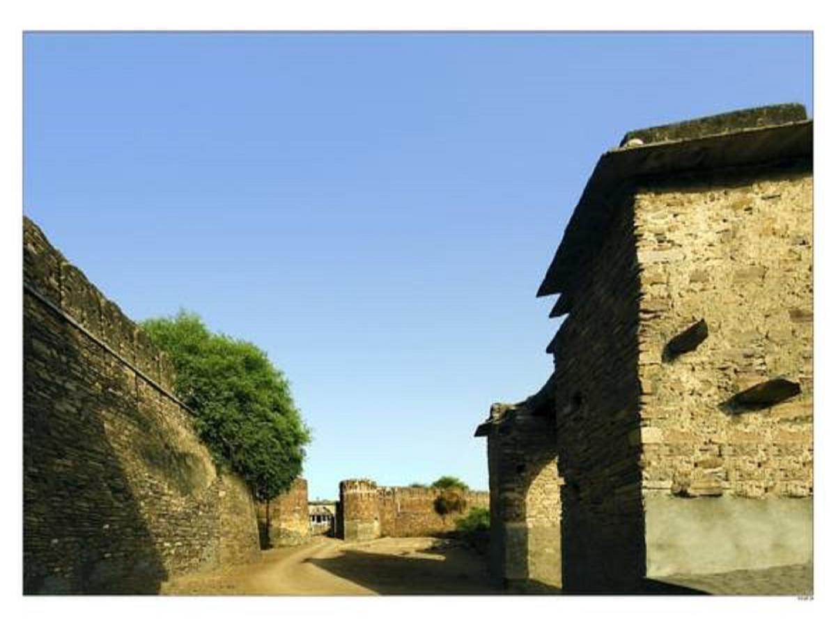 Fort Begu Hotel Begun Exterior photo